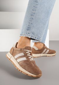 Renee - Brązowe Sneakersy ze Skóry Naturalnej z Paskami Kiarre. Okazja: na co dzień. Zapięcie: pasek. Kolor: brązowy. Materiał: skóra #1