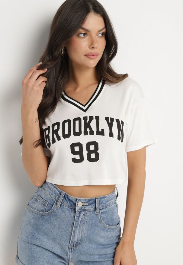 Born2be - Biały Bawełniany T-shirt z Napisem Nitanelia. Okazja: na co dzień. Kolor: biały. Materiał: bawełna. Wzór: napisy. Styl: casual