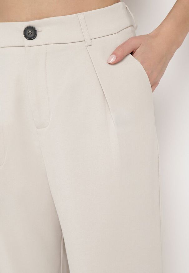 Born2be - Beżowe Spodnie w Garniturowym Stylu z Wysokim Stanem Glorda. Stan: podwyższony. Kolor: beżowy. Styl: elegancki