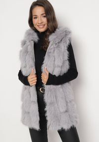 Born2be - Szara Kamizelka Futrzana z Kapturem Sophal. Typ kołnierza: kaptur. Kolor: szary. Materiał: futro #1