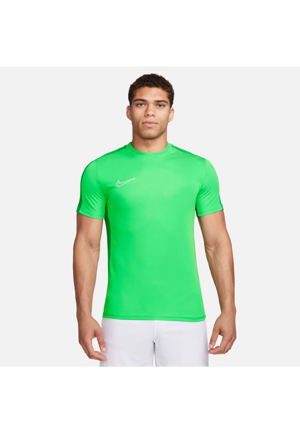 Koszulka treningowa męska Nike DF Academy 23. Kolor: zielony. Materiał: poliester. Długość rękawa: krótki rękaw. Długość: krótkie