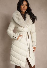Renee - Biała Pikowana Kurtka o Eleganckim Kroju z Futerkiem i Wiązanym Paskiem Galinessa. Kolor: biały. Materiał: futro. Sezon: zima. Styl: elegancki