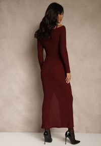 Renee - Bordowa Sukienka o Dopasowanym Kroju Ozdobiona Metaliczną Aplikacją Reittia. Okazja: na imprezę. Kolor: czerwony. Wzór: aplikacja. Sezon: wiosna #5