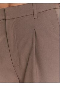 GESTUZ - Gestuz Spodnie materiałowe Paula 10905912 Brązowy Relaxed Fit. Kolor: brązowy. Materiał: syntetyk