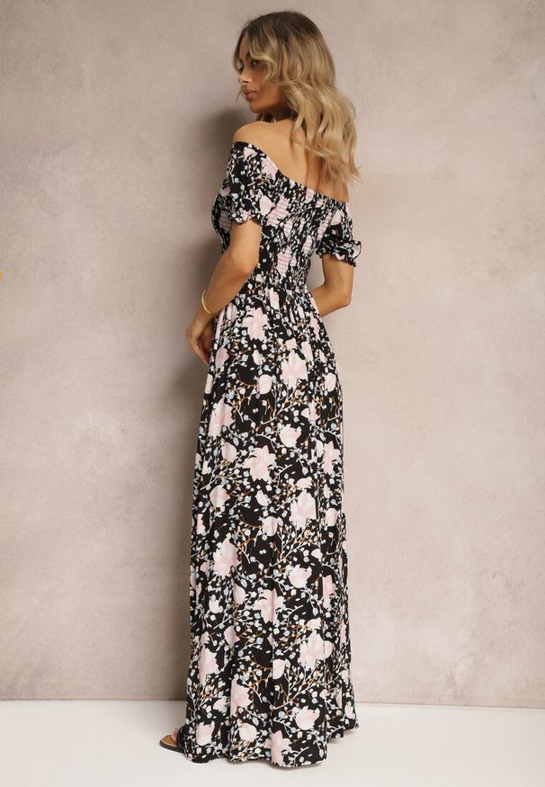 Renee - Czarno-Biała Kwiecista Sukienka o Rozkloszowanym Kroju z Marszczoną Górą Eliseria. Okazja: na imprezę. Typ kołnierza: dekolt w łódkę. Kolor: czarny. Materiał: materiał. Wzór: kwiaty. Typ sukienki: rozkloszowane. Styl: elegancki