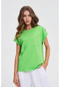 MOODO - T-shirt z kieszonką zielony. Kolor: zielony. Materiał: bawełna, elastan