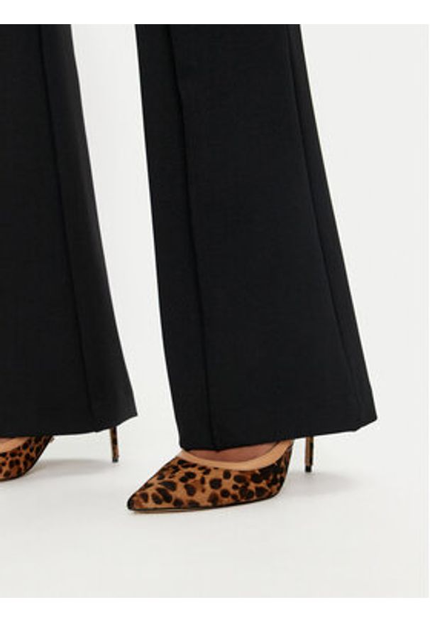 Guess Spodnie materiałowe W4YB01 KCBO2 Czarny Slim Fit. Kolor: czarny. Materiał: syntetyk