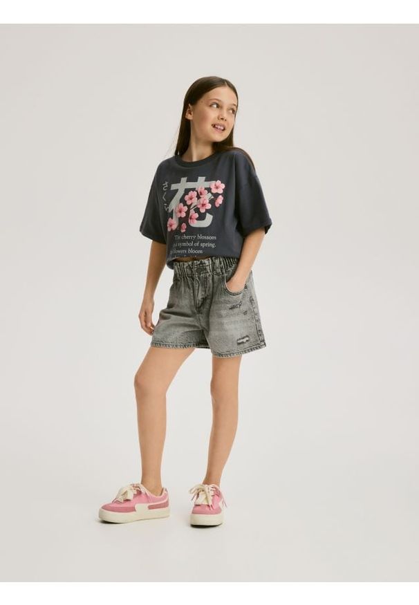 Reserved - Jeansowe szorty paperbag - jasnoszary. Kolor: szary. Materiał: jeans