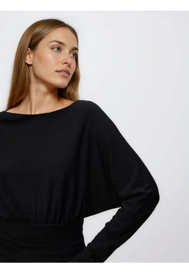 Reserved - Longsleeve z wiskozą - czarny. Kolor: czarny. Materiał: wiskoza. Długość rękawa: długi rękaw
