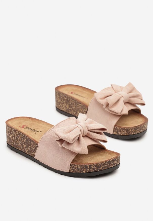 Born2be - Różowe Klapki na Korkowym Koturnie z Kokardą Zarvessa. Okazja: na co dzień. Kolor: różowy. Materiał: jeans. Obcas: na koturnie. Styl: elegancki, casual