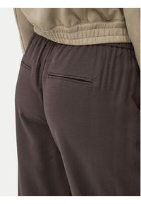 only - ONLY Spodnie dresowe Kelda 15203946 Brązowy Regular Fit. Kolor: brązowy. Materiał: wiskoza #6