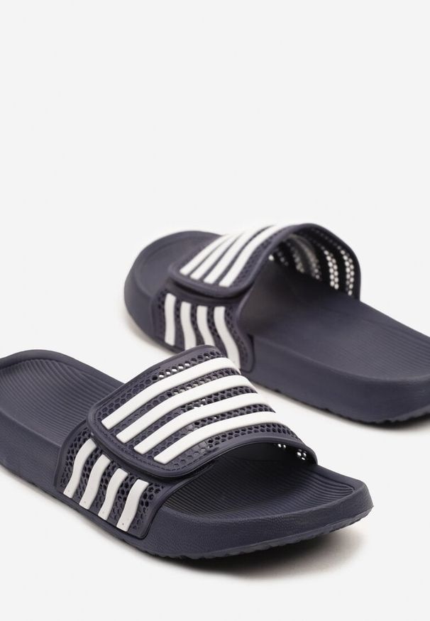 Born2be - Granatowe Klapki z Pianki z Regulacją na Rzep Arvisore. Okazja: na co dzień, na plażę, na spacer. Kolor: niebieski. Sezon: lato. Styl: klasyczny, casual