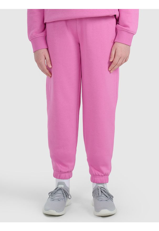 4f - 4F Spodnie dresowe joggery dziewczęce - różowe 140 (9-10 lat). Okazja: na uczelnię, na co dzień, na spacer. Kolor: różowy. Materiał: dresówka. Sezon: lato. Styl: casual