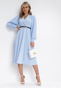 Born2be - Jasnoniebieska Sukienka Rozkloszowana z Paskiem Aidyn. Kolor: niebieski. Typ sukienki: kopertowe. Styl: elegancki. Długość: midi #2