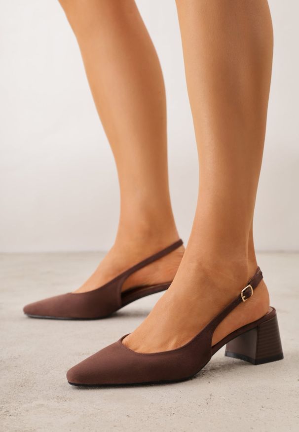 Renee - Brązowe Czółenka VICES Slingback na Geometrycznym Słupku Messeleia. Zapięcie: pasek. Kolor: brązowy. Wzór: geometria. Obcas: na słupku