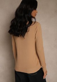 Renee - Ciemnobeżowy Gładki Sweter w Minimalistycznym Stylu Tevra. Okazja: na co dzień. Kolor: beżowy. Materiał: jeans. Wzór: gładki. Styl: klasyczny, casual #3