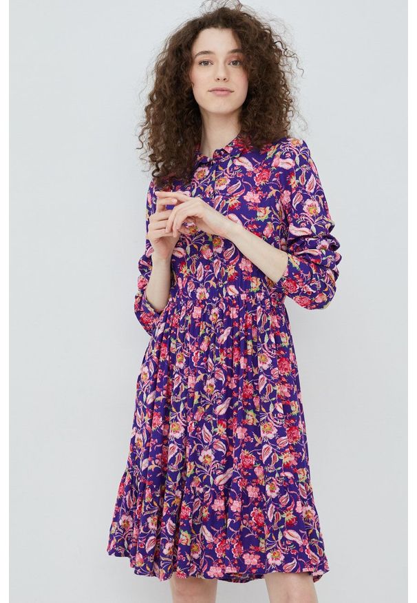 Vero Moda sukienka kolor granatowy mini rozkloszowana. Kolor: niebieski. Materiał: materiał, tkanina, wiskoza. Typ sukienki: rozkloszowane. Długość: mini