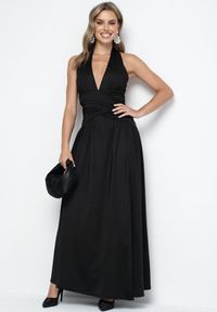 Born2be - Czarna Koktajlowa Sukienka z Marszczeniem Odkrytymi Plecami i Usztywnianymi Miseczkami Vamilina. Okazja: na imprezę. Kolor: czarny. Typ sukienki: proste. Styl: wizytowy #6