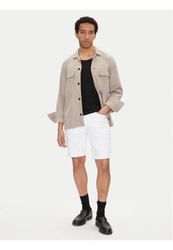 Calvin Klein Jeans Szorty jeansowe J30J327536 Biały Slim Fit. Kolor: biały. Materiał: bawełna