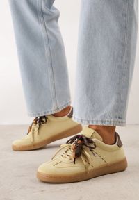 Born2be - Żółte Sneakersy w Stylu Retro Tenisówek z Podwójnym Sznurowaniem i Frędzlami Salmisa. Okazja: na co dzień. Zapięcie: sznurówki. Kolor: żółty. Materiał: jeans, dzianina #1