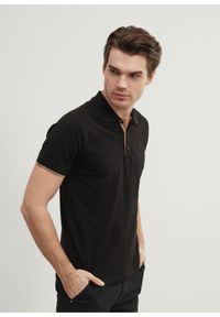 Ochnik - Czarna koszulka polo męska. Typ kołnierza: polo. Kolor: czarny. Materiał: bawełna #3