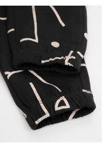 COCCODRILLO - Coccodrillo Spodnie dresowe ZC3120105MBK Czarny Regular Fit. Kolor: czarny. Materiał: bawełna #4