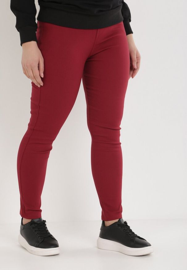 Born2be - Bordowe Spodnie Skinny Renaya. Kolor: czerwony. Materiał: polar. Długość: długie