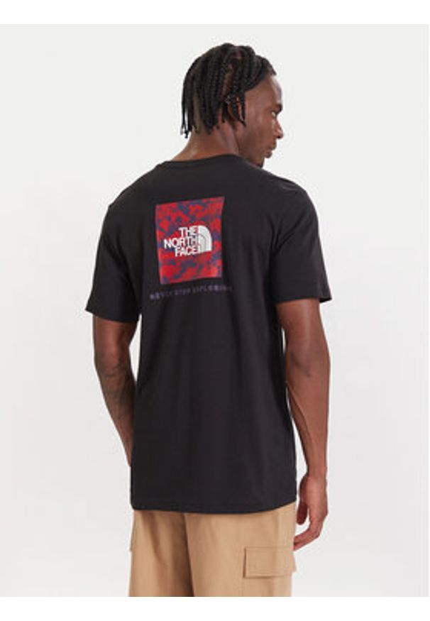The North Face T-Shirt NSE Box Raku Horse Infill NF0A8EGU Czarny Regular Fit. Kolor: czarny. Materiał: bawełna
