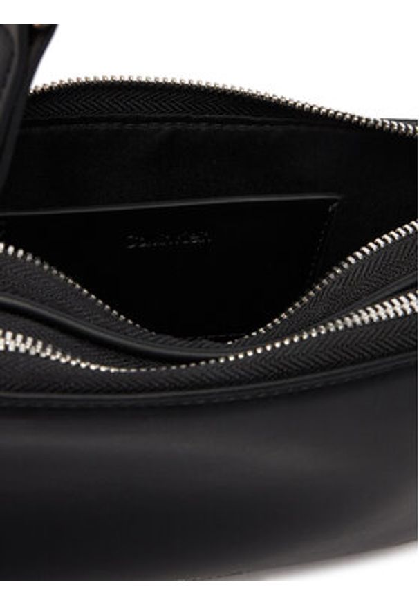 Calvin Klein Torebka Webbing Double Strap Camera Bag LV04F3165G Czarny. Kolor: czarny. Materiał: skórzane