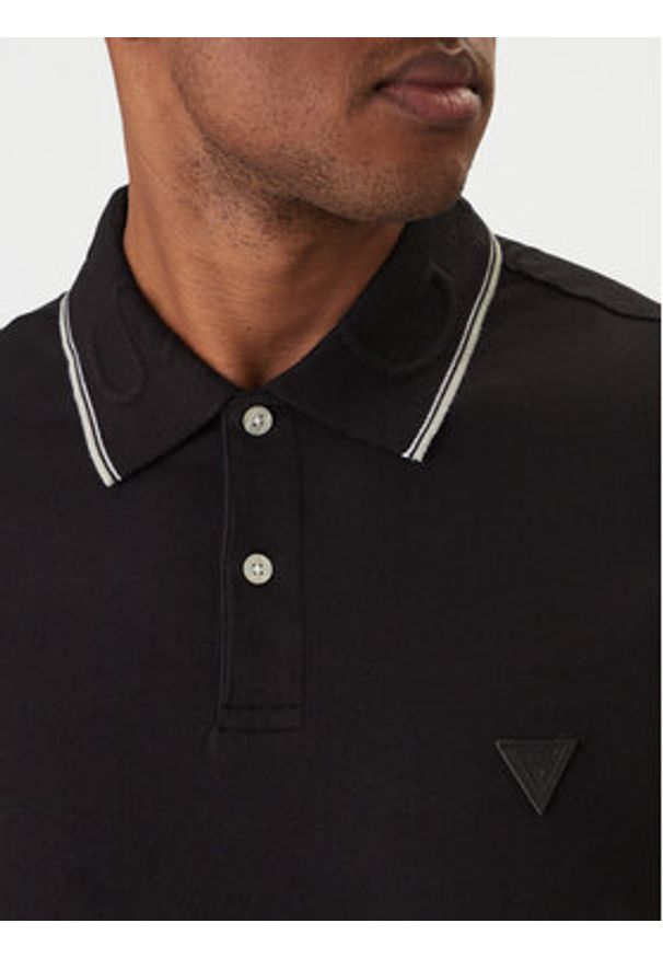 Guess Polo M6RP66 J1314 Czarny Regular Fit. Typ kołnierza: polo. Kolor: czarny. Materiał: syntetyk