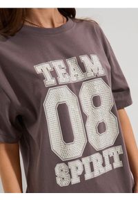 Sinsay - Bawełniana koszulka z napisem - szary. Kolor: szary. Materiał: bawełna. Wzór: napisy #1