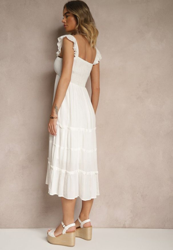 Renee - Biała Rozkloszowana Sukienka z Wiskozy z Metalicznymi Przeszyciami Iffaria. Okazja: na co dzień. Typ kołnierza: dekolt kwadratowy. Kolor: biały. Materiał: wiskoza. Styl: klasyczny, casual, elegancki