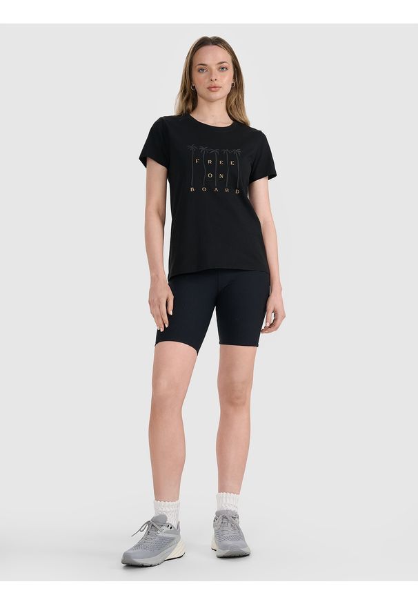 4f - 4F T-shirt regular z nadrukiem damski - czarny M. Okazja: na co dzień. Kolor: czarny. Materiał: jersey, tkanina, dzianina, bawełna, materiał. Długość rękawa: krótki rękaw. Długość: krótkie. Wzór: nadruk. Sezon: lato. Styl: sportowy, klasyczny, casual