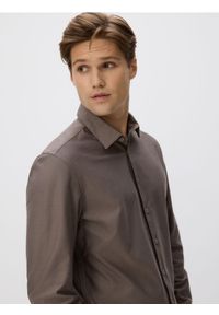 Reserved - Koszula slim fit z bawełną - beżowy. Kolor: beżowy. Materiał: bawełna