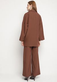 Born2be - Brązowy Komplet Garniturowy Dwurzędowa Marynarka Oversize i Szerokie Spodnie Tevalda. Kolor: brązowy. Wzór: aplikacja #7