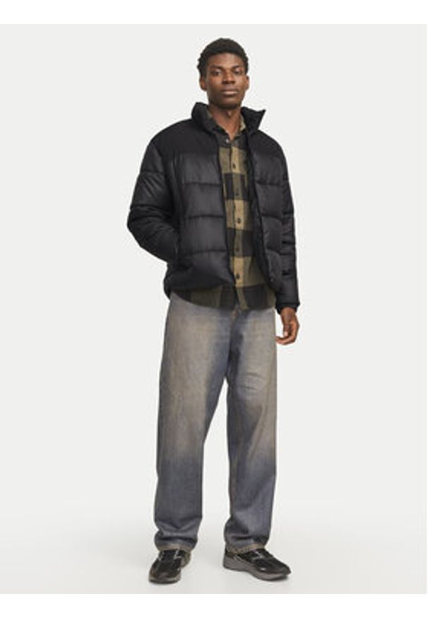 Jack & Jones - Jack&Jones Kurtka zimowa Moon 12256859 Czarny Regular Fit. Kolor: czarny. Materiał: syntetyk. Sezon: zima