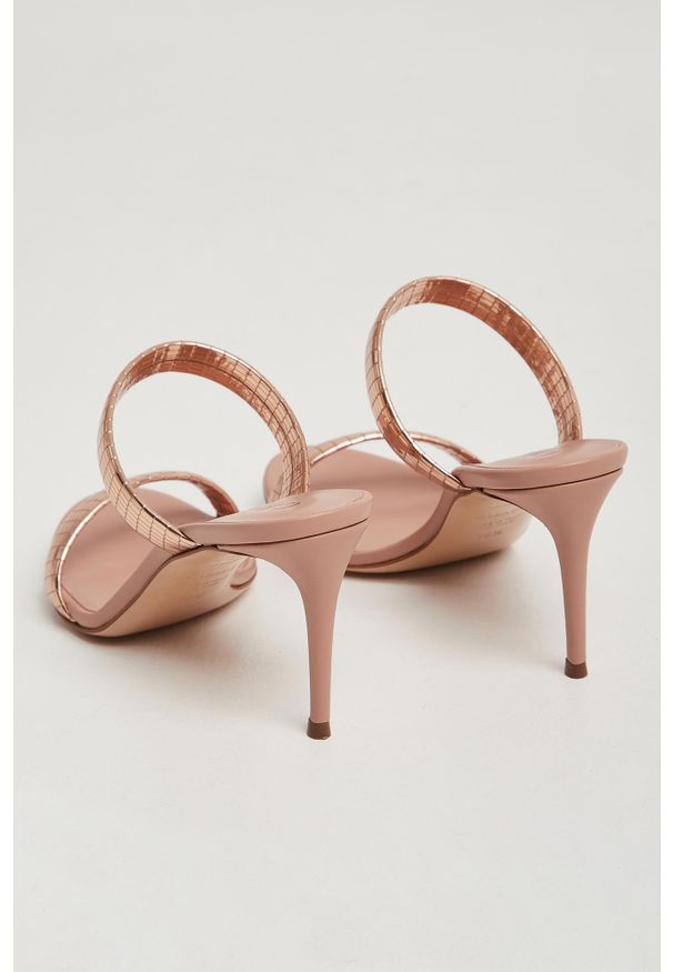 Casadei - Szpilki skórzane CASADEI. Materiał: skóra. Obcas: na szpilce
