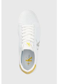 Calvin Klein Jeans tenisówki męskie kolor biały. Nosek buta: okrągły. Zapięcie: sznurówki. Kolor: biały. Materiał: guma