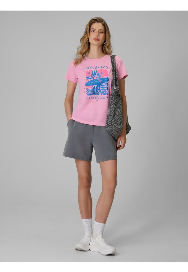 4f - 4F T-shirt regular z nadrukiem damski - różowy XS. Okazja: na co dzień. Kolor: różowy. Materiał: materiał, bawełna, dzianina. Wzór: nadruk. Styl: casual