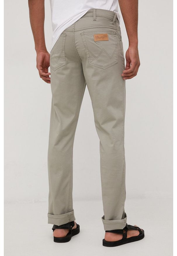 Wrangler spodnie męskie kolor beżowy dopasowane. Kolor: beżowy. Materiał: tkanina