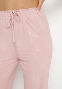 Born2be - Różowe Spodnie o Prostym Kroju z Gumką w Talii Mirea. Okazja: na spotkanie biznesowe, na co dzień. Kolor: różowy. Styl: casual, elegancki, biznesowy