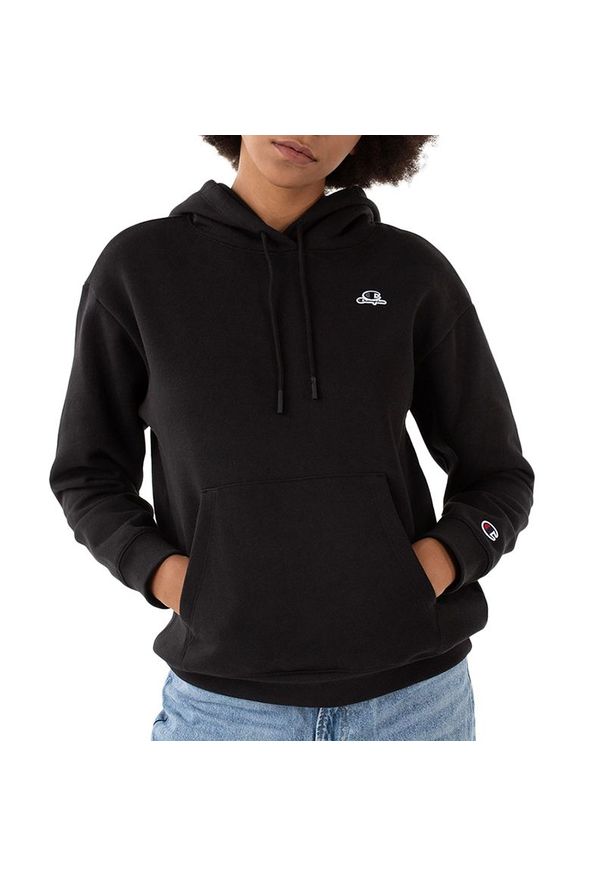 Bluza Champion C Embroidery Fleece Hoodie 115479-KK001 - czarna. Okazja: na spacer, na co dzień. Typ kołnierza: kaptur. Kolor: czarny. Materiał: bawełna, poliester, materiał. Wzór: aplikacja. Styl: klasyczny, casual. Sport: turystyka piesza