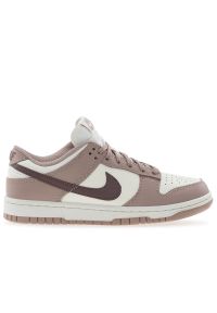 Buty Nike Dunk Low DD1503-125 - biało-brązowe. Kolor: brązowy, biały, wielokolorowy. Materiał: skóra, guma, syntetyk. Szerokość cholewki: normalna. Sezon: lato
