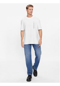 Calvin Klein Jeans T-Shirt J30J323995 Biały Relaxed Fit. Kolor: biały. Materiał: bawełna #5
