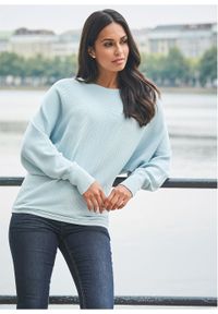 Sweter w prążek "oversize" bonprix pudrowy niebieski melanż nowy. Kolor: fioletowy. Wzór: melanż, prążki #6