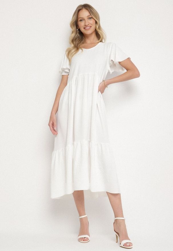 Born2be - Biała Sukienka o Rozkloszowanym Kroju z Wiskozą Filastia. Okazja: na co dzień. Typ kołnierza: dekolt w kształcie V. Kolor: biały. Materiał: wiskoza. Długość rękawa: krótki rękaw. Typ sukienki: rozkloszowane. Styl: klasyczny, casual, elegancki