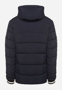 Born2be - Granatowa Pikowana Kurtka z Odpinanym Kapturem i Ściągaczami w Paski przy Rękawach Atinthea. Okazja: na co dzień. Kolor: niebieski. Materiał: jeans. Wzór: paski. Styl: elegancki, casual #7