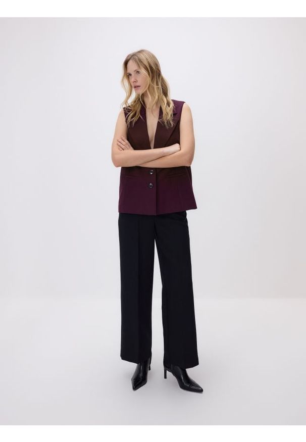 Reserved - Kamizelka z dodatkiem wiskozy - burgundowy. Kolor: czerwony. Materiał: wiskoza