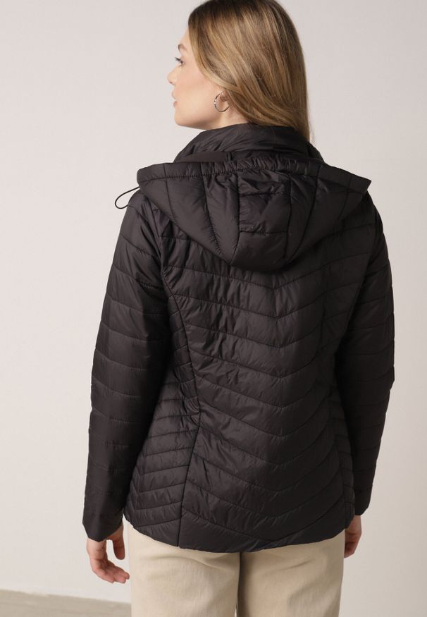 Born2be - Czarna Przejściowa Kurtka Pikowana z Odpinanym Kapturem Edrelith. Okazja: na co dzień. Kolor: czarny. Materiał: jeans, nylon. Styl: casual