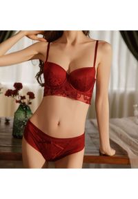 Intica - Komplet bielizny z figami i biustonoszem z wysokiej jakości materiału Nana. Kolor: czerwony. Materiał: materiał. Długość: długie #1
